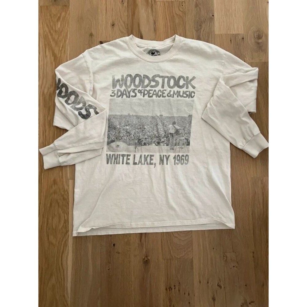 Unisex Vintage Woodstock Long Sleeved Top size large with Woodstock graphic